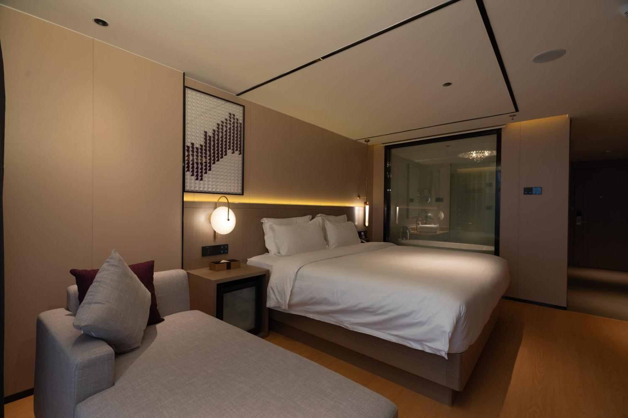 Lavande International Hotel Guangzhou Taikoo Hui Square Shipaiqiao Metro Station Branch - Free Shuttle Bus To Canton Fair Complex During Canton Fair Period & Free Vpn Internet Access Eksteriør billede